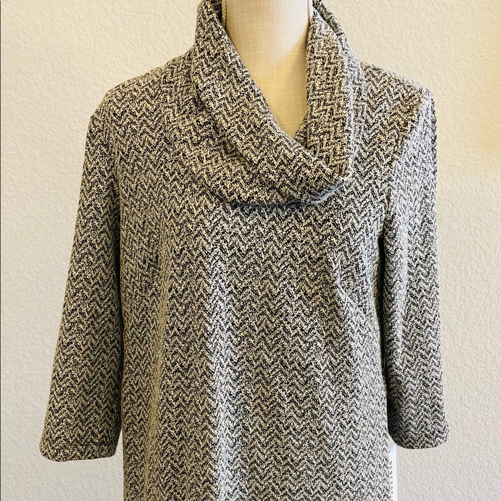 Turtle neck dress with tag